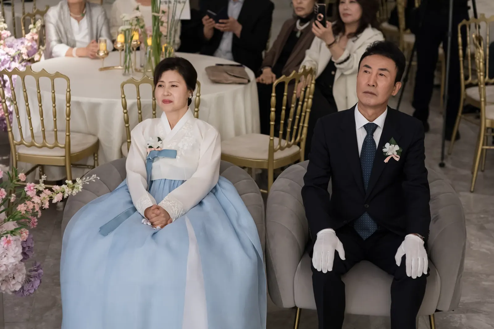 서울 서초구 더리버사이드호텔 웨딩스냅촬영, 하객석에 앉은 혼주